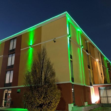 Quality Inn Terre Haute University Area Екстериор снимка