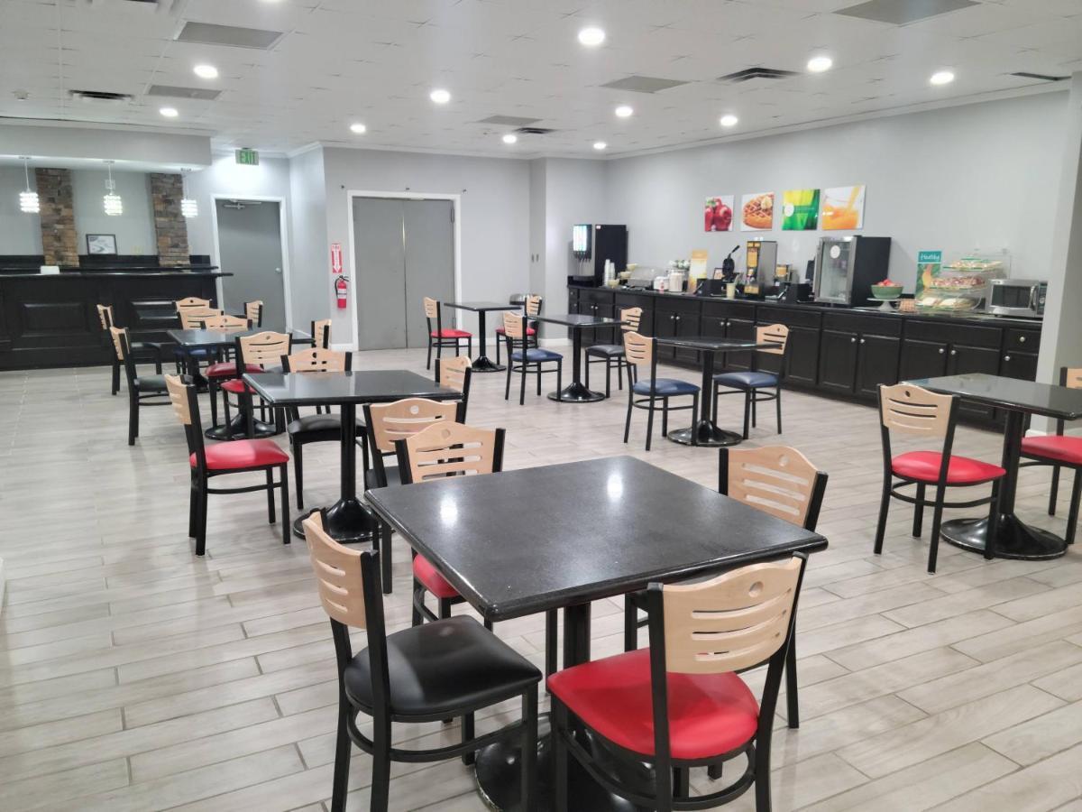 Quality Inn Terre Haute University Area Екстериор снимка