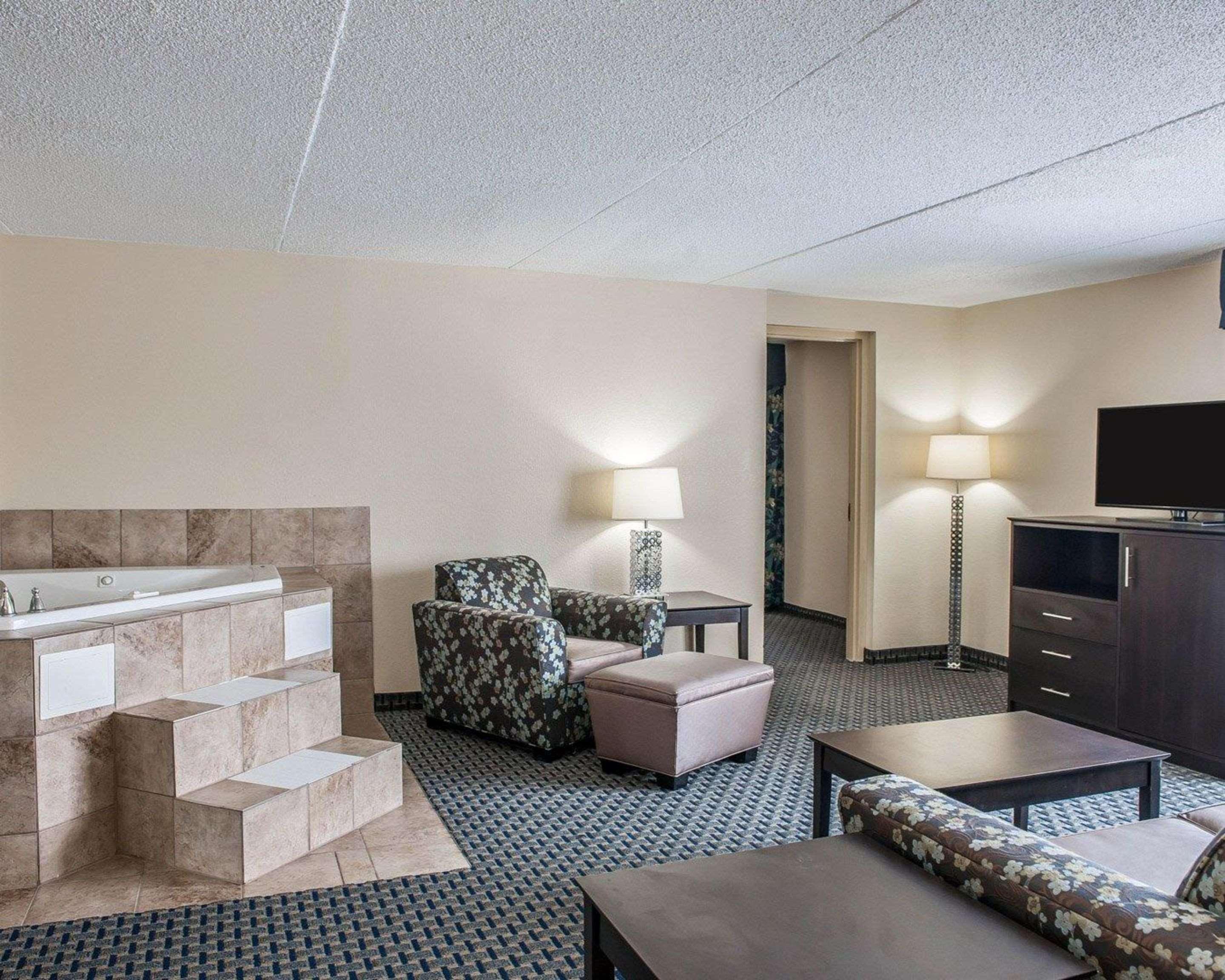 Quality Inn Terre Haute University Area Екстериор снимка