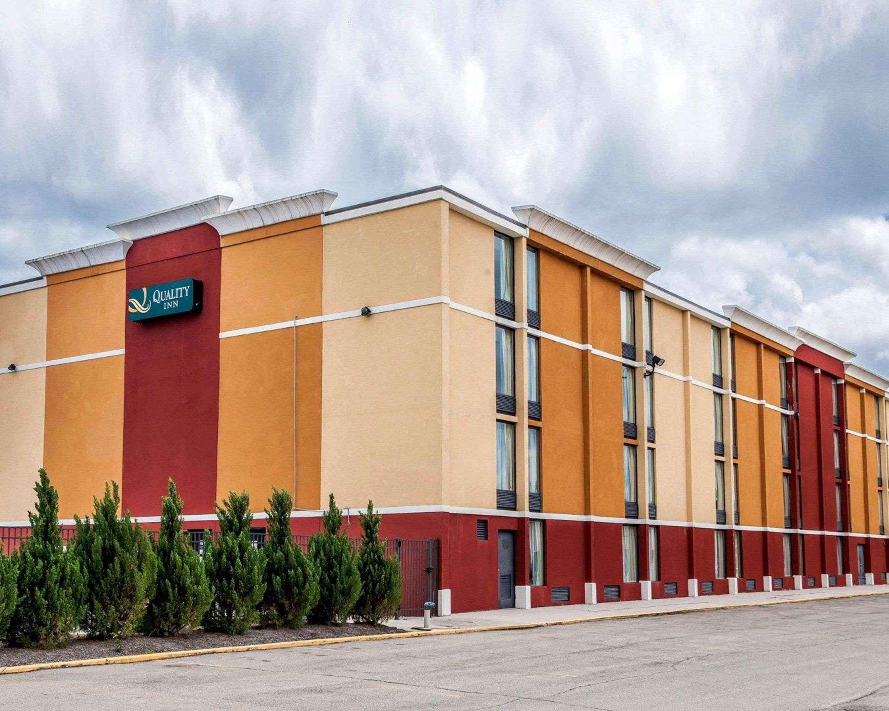 Quality Inn Terre Haute University Area Екстериор снимка